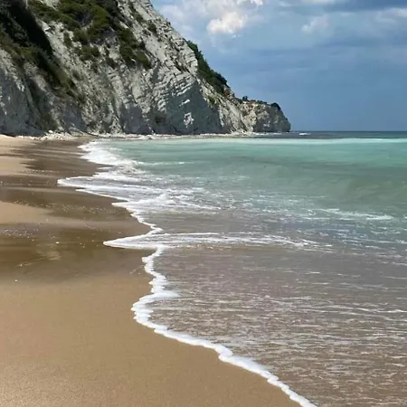 Summer Rose By The Sea Apartment *