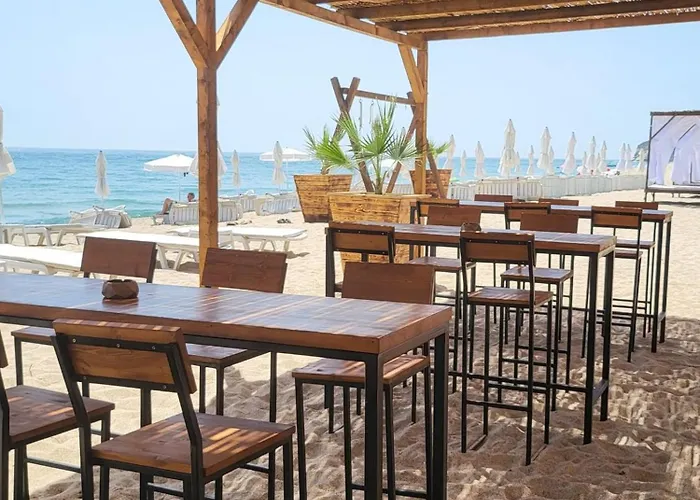 Summer Rose By The Sea * Бяла